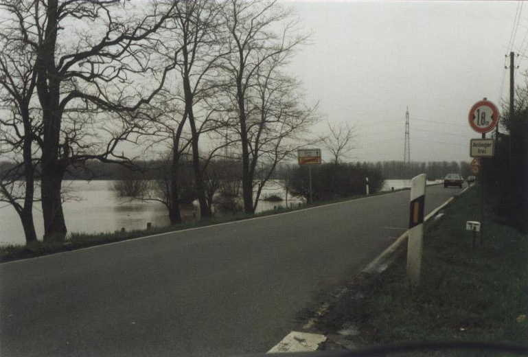 1988: Frühjahrshochwasser in Zons